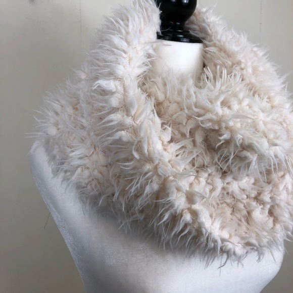 Modena Fuzzy Infinity Scarf - Picture 5 of 6